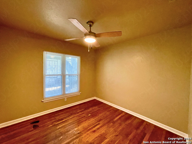 Image 12 of 15 For 335 Saratoga Dr