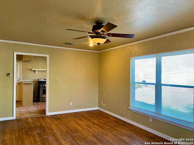 Image 4 of 15 For 335 Saratoga Dr