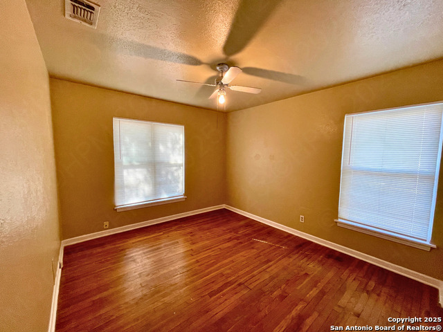 Image 9 of 15 For 335 Saratoga Dr