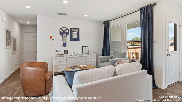 Listing photo id 2 for 2135 Zephyr Lily