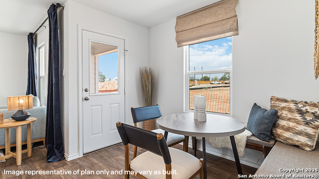 Listing photo id 5 for 2135 Zephyr Lily