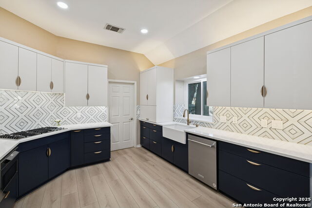 Image 14 of 50 For 10 Rogers Wood