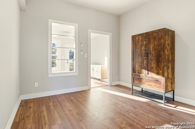 Image 11 of 15 For 207 Woodby Ct