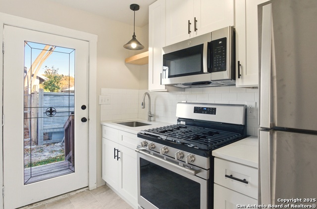 Image 3 of 15 For 207 Woodby Ct