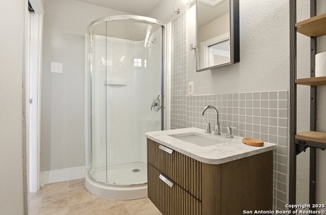 Image 7 of 15 For 207 Woodby Ct