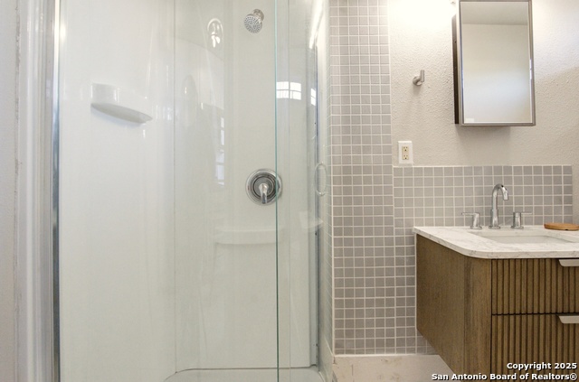 Image 8 of 15 For 207 Woodby Ct