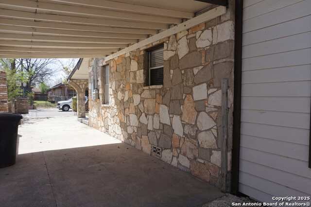 Listing photo id 17 for 167 Price  