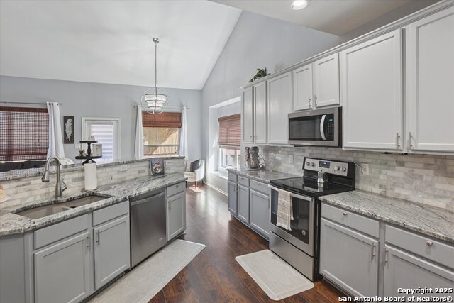 Image 15 of 35 For 15866 Redwoods Mnr