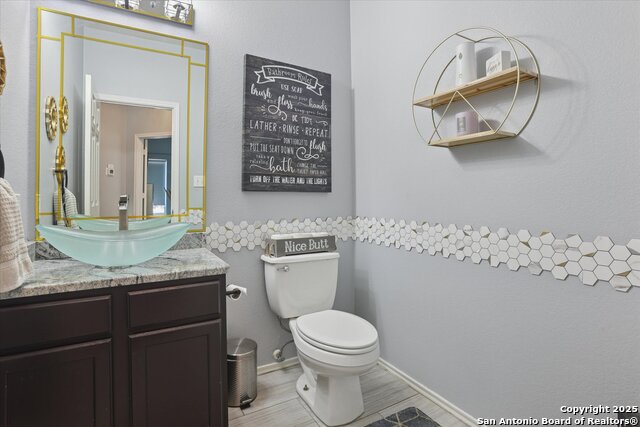 Image 16 of 35 For 15866 Redwoods Mnr