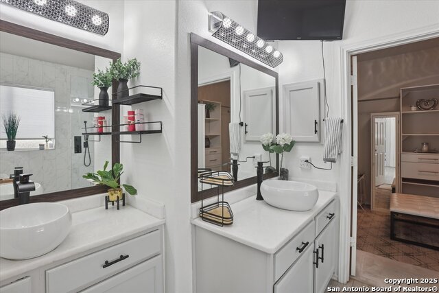 Image 20 of 35 For 15866 Redwoods Mnr