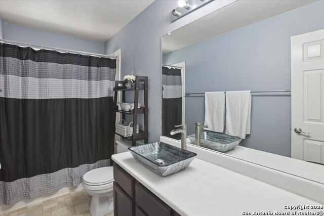 Image 27 of 35 For 15866 Redwoods Mnr