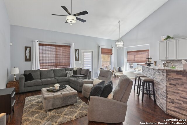 Image 8 of 35 For 15866 Redwoods Mnr