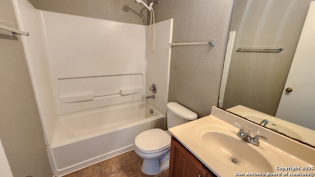 Image 23 of 31 For 10138 Emerald Sun