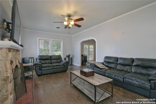 Image 4 of 16 For 320 Faust E