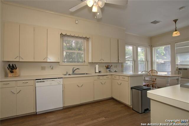 Image 7 of 16 For 320 Faust E