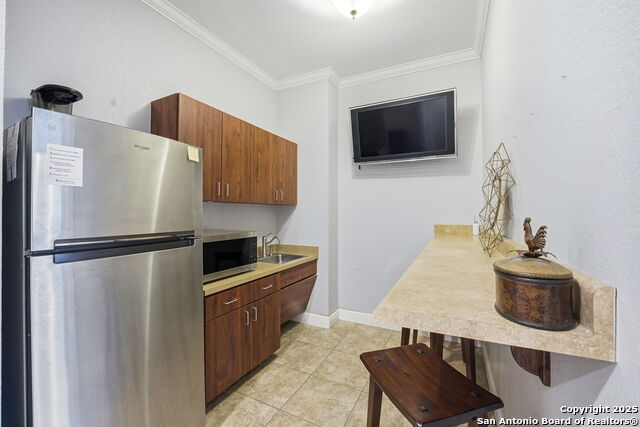 Image 35 of 46 For 15303 Huebner  3