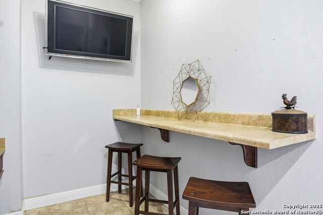 Image 36 of 46 For 15303 Huebner  3