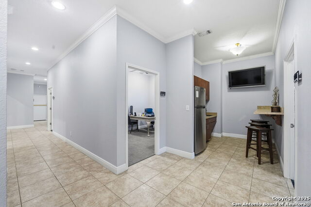 Image 38 of 46 For 15303 Huebner  3