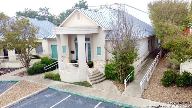 Image 4 of 46 For 15303 Huebner  3