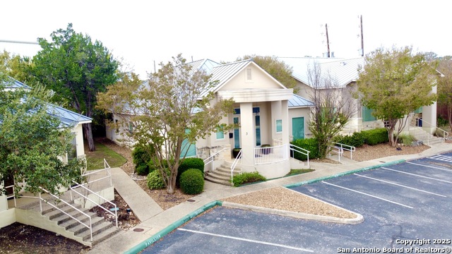 Image 5 of 46 For 15303 Huebner  3