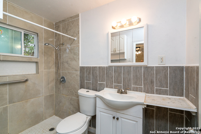 Image 24 of 39 For 239 Craigmont