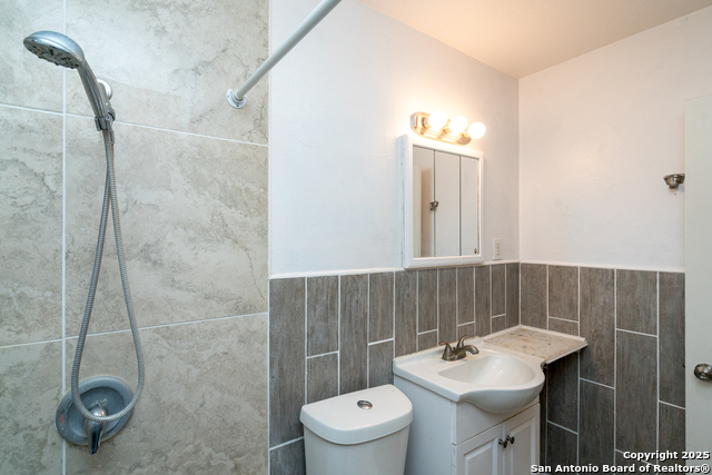 Image 25 of 39 For 239 Craigmont