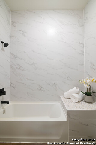 Image 18 of 28 For 207 Loretta Pl