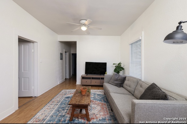 Image 10 of 13 For 923 Rosewood W