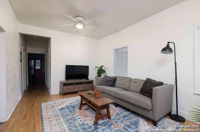 Image 11 of 13 For 923 Rosewood W