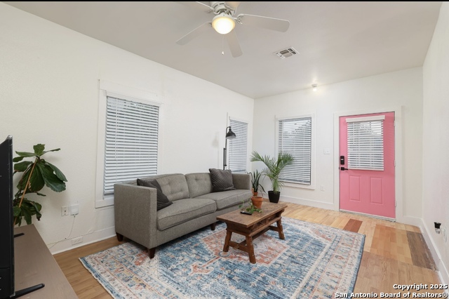 Image 12 of 13 For 923 Rosewood W