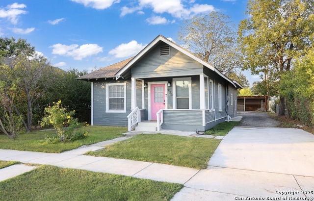 Image 2 of 13 For 923 Rosewood W