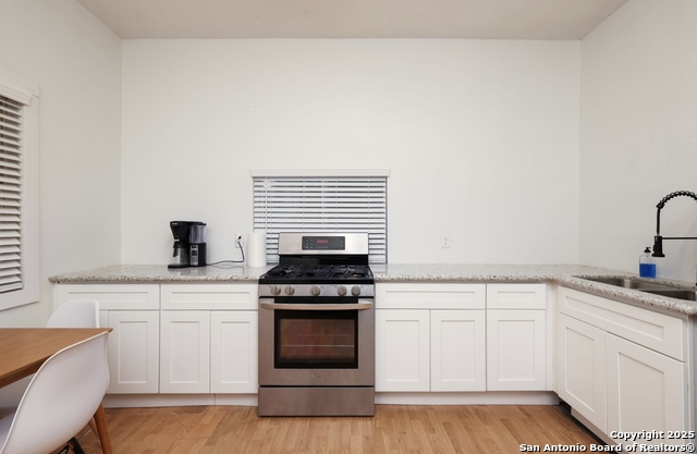 Image 3 of 13 For 923 Rosewood W