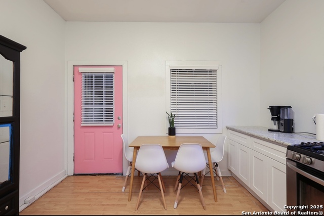 Image 4 of 13 For 923 Rosewood W