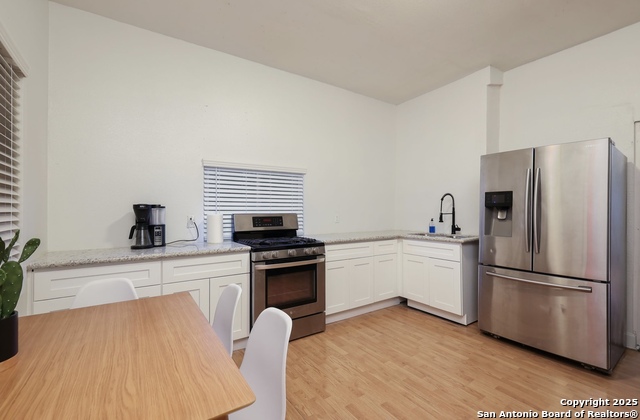 Image 5 of 13 For 923 Rosewood W