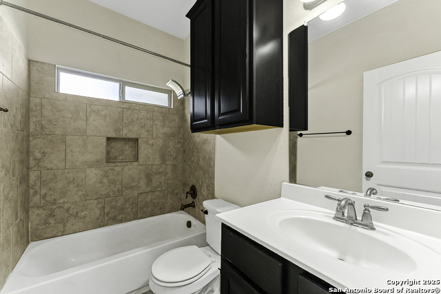 Image 10 of 20 For 929 Resaca