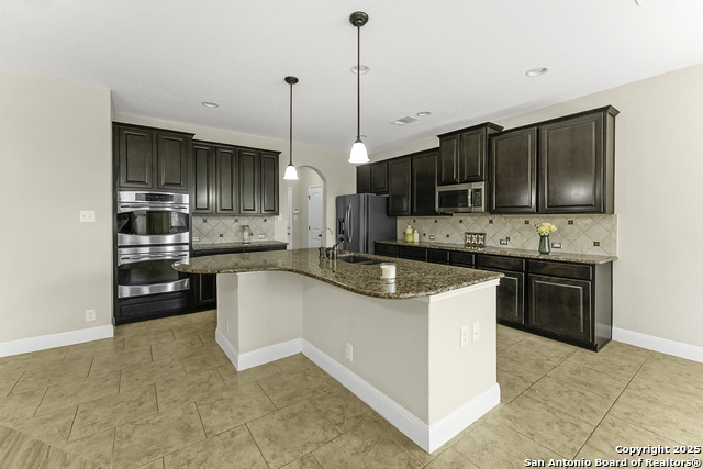 Image 6 of 20 For 929 Resaca