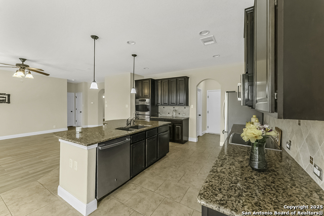 Image 7 of 20 For 929 Resaca