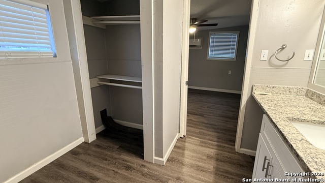 Listing photo id 17 for 351 Overhill Dr Unit B