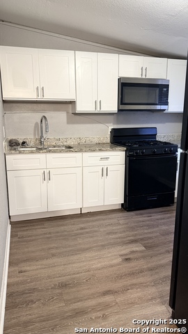 Listing photo id 6 for 351 Overhill Dr Unit B