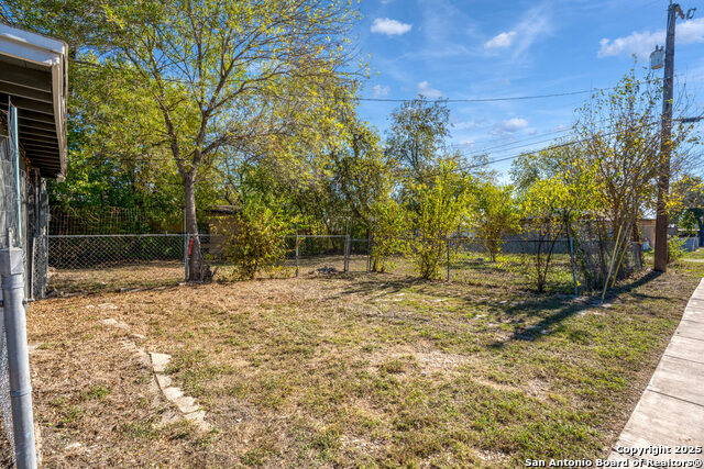 Image 23 of 24 For 1538 Thorain