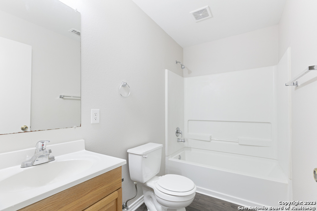 Image 19 of 26 For 7814 Kingsbury Wood  3