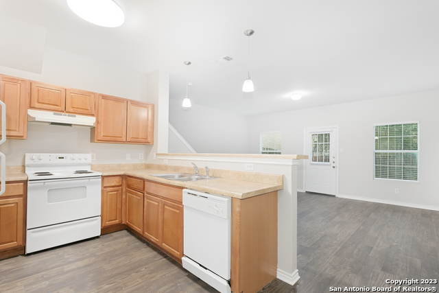 Image 3 of 26 For 7814 Kingsbury Wood  3