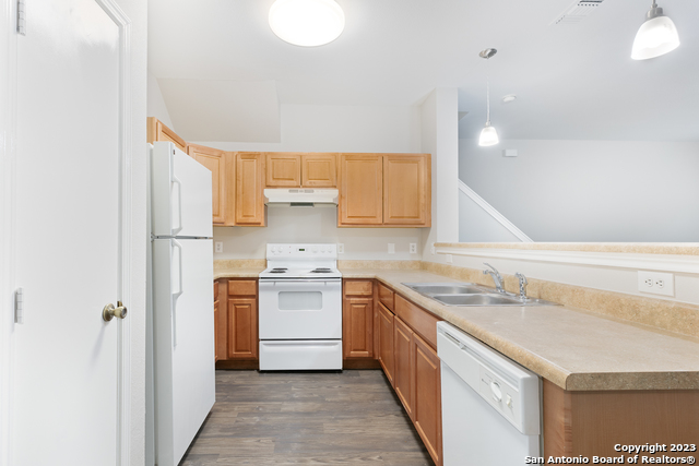 Image 4 of 26 For 7814 Kingsbury Wood  3