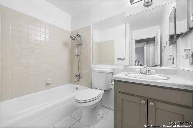 Image 16 of 29 For 4423 Sun Vista Ln