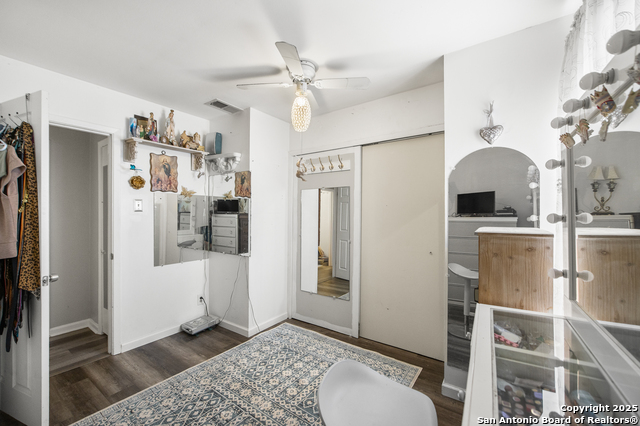 Image 19 of 29 For 4423 Sun Vista Ln