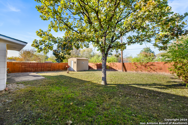 Image 25 of 29 For 4423 Sun Vista Ln