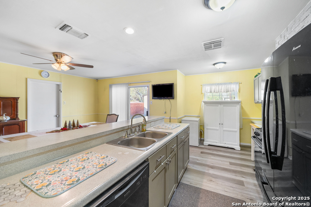 Image 8 of 29 For 4423 Sun Vista Ln