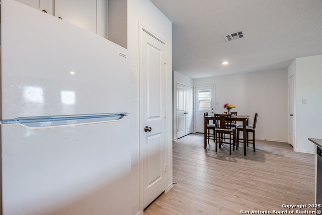 Listing photo id 8 for 8623 Astral Place