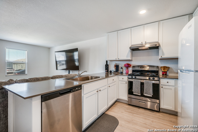 Listing photo id 9 for 8623 Astral Place