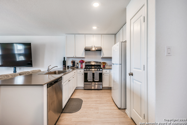 Listing photo id 10 for 8623 Astral Place